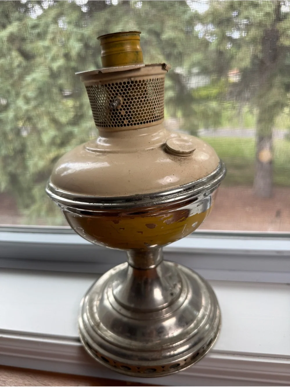 Vintage Aladdin Oil Lamp Kerosene Yellow & Silver No Chimney Homesteadin Prairie